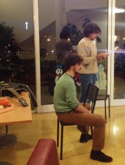 Due attori della scuola del Piccolo Teatro in hospice