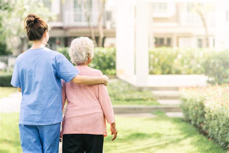 Demenza senile: sintomi iniziali, diagnosi e cosa fare